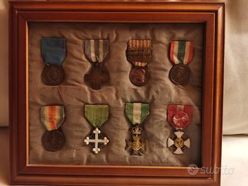 C OMPRO medaglie e uniformi