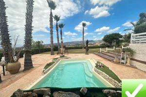 Elegante Villa Indipendente Con Piscina Aretina