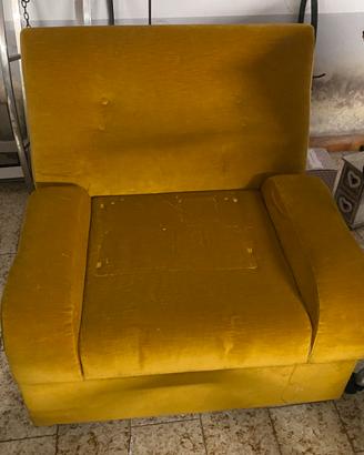 Poltrona letto vintage anni '70 in velluto senape