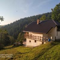 Deliziosa baita immersa nel verde