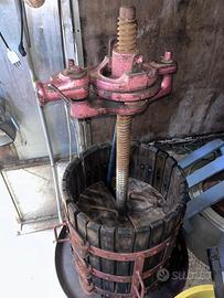 Attrezzatura per vino: torchio, pigiatrice e altro