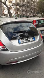 Lancia Ypsilon ibrida mild benzina+elettrico 70 cv