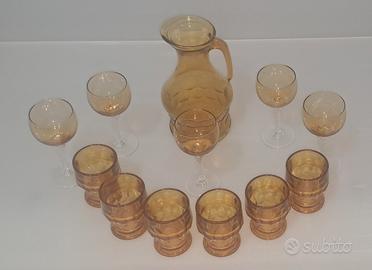 bicchieri con caraffa vintage