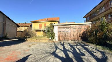 APPARTAMENTO CON GRANDI POTENZIALITA' IN VILLA BIF