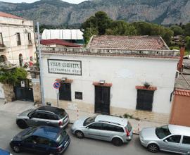 Locale commerciale su due livelli