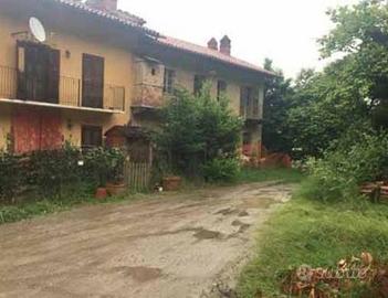 Immobile in asta di 205 m² con più di 5 locali a A