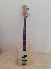 Basso Mancino fender/Squier