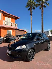 Lancia Ypsilon 1.0 FireFly 5 porte S&S Hybrid Albe