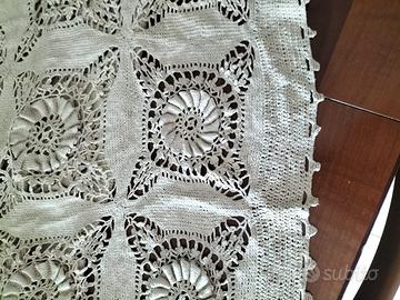 copriletto matrimoniale  fatto a mano  beige
