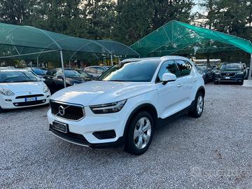 Volvo XC40 T2 automatico MOMENTUM PRO 1.5 BENZINA