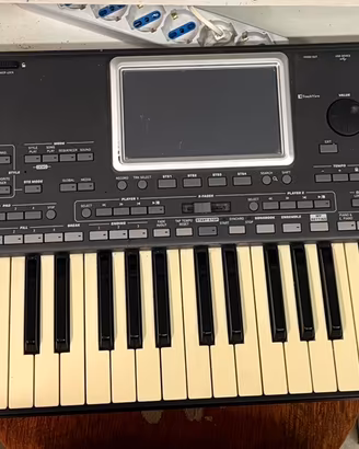 Arranger professionale Korg 76 tasti