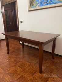 Tavolo da pranzo in legno massello allungabile