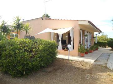 Villa con ampio giardino