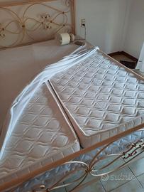 Letto matrimoniale con rete più 2 materassi 