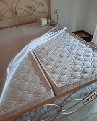 Letto matrimoniale con rete più 2 materassi 