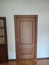 Porta scorrevole con telaio 