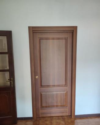 Porta scorrevole con telaio 