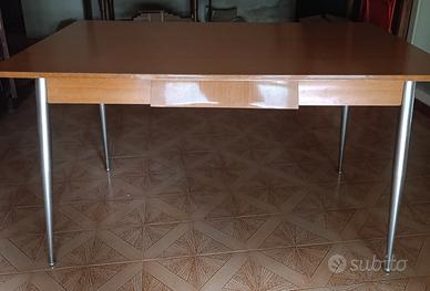 tavolo in formica 