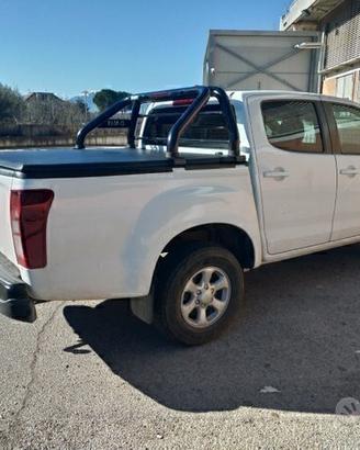 Isuzu D-Max Roll bar nero con copertura tonneau