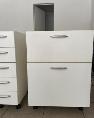 Mobiletti bianchi multiuso