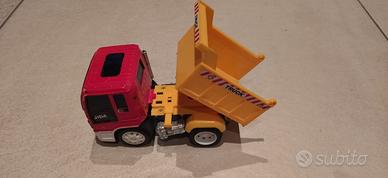 Camion con cassone ribaltabile 
