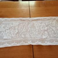 Centrino Vintage ricamato a mano