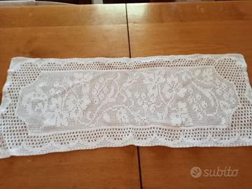 Centrino Vintage ricamato a mano