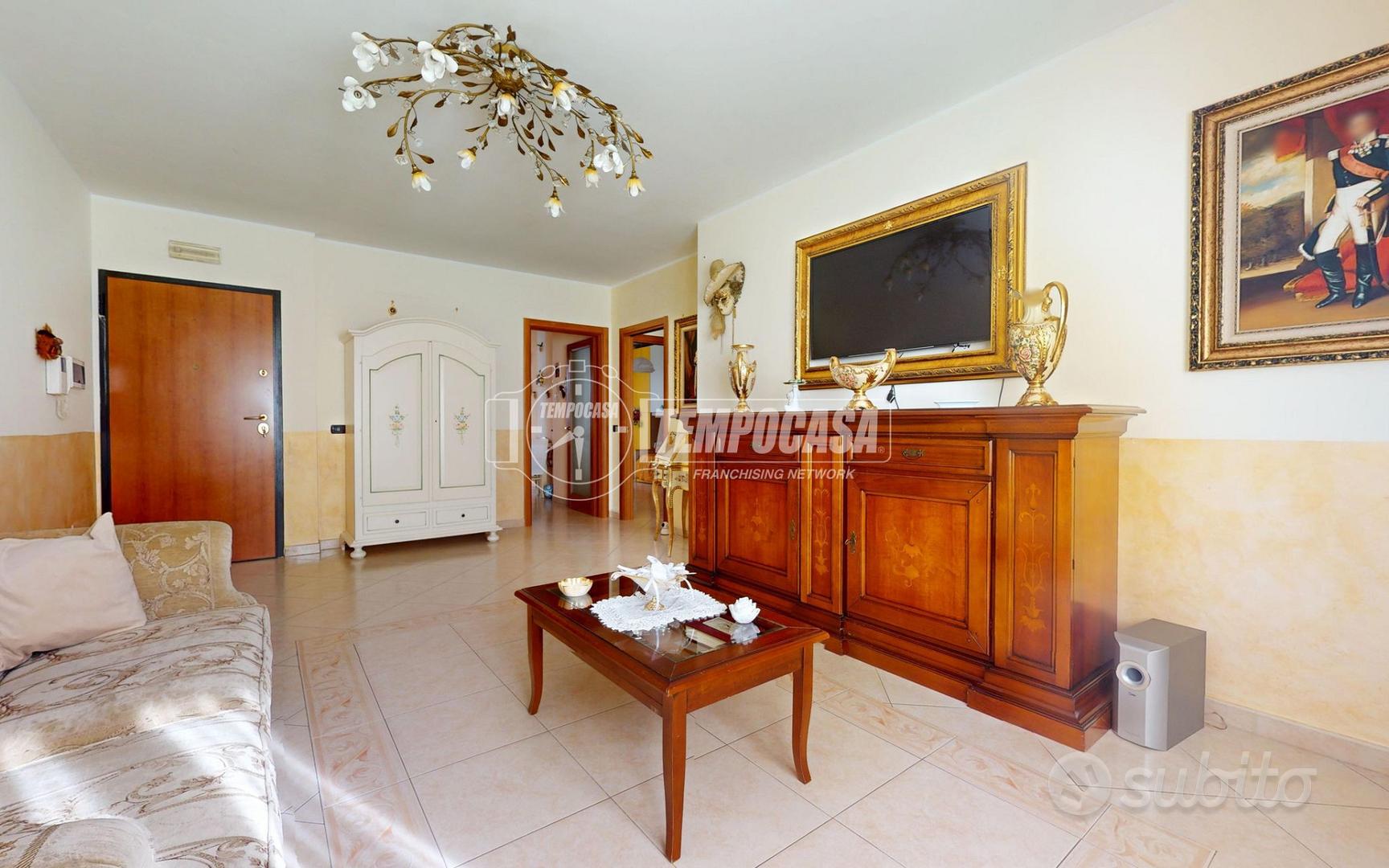 In zona Posta, comodo trivani con ampia area depos - Vista 4