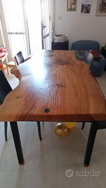 Tavolo con sezione di albero Cedro