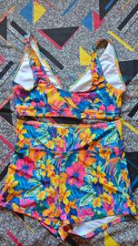Bikini multicolore a fiori con pantaloncino