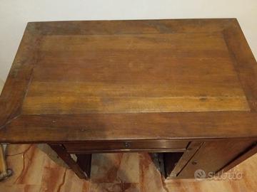 Scrivania Antica in legno.