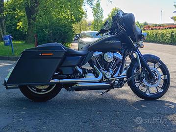 HARLEY-DAVIDSON FLHX Street Glide