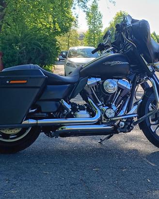HARLEY-DAVIDSON FLHX Street Glide