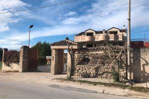 Intera villa su più livelli un interrato , piano