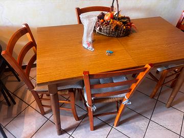 Tavolo cucina con 4 sedie