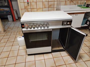 cucina Ariston  gas/elettrica 