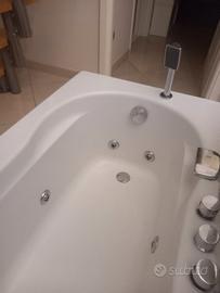 Vasca da bagno idromassaggio