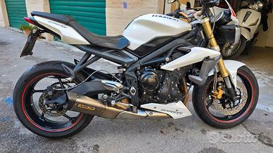 MOTO TRIUMPH STREET TRIPLE 675