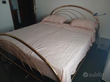 Struttura letto in ottone con rete