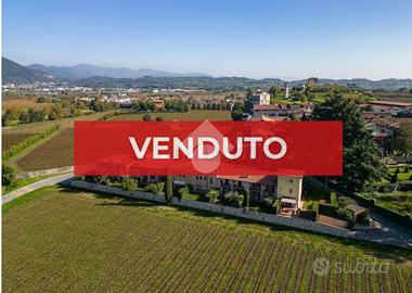 2 LOCALI A CORTE FRANCA