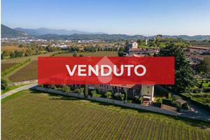 2 LOCALI A CORTE FRANCA