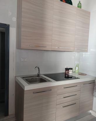 Cucina colore bianco e olmo naturale 