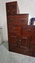 Mobile in legno con cassetti e ante