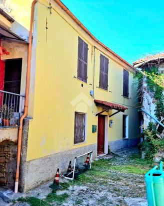 2 LOCALI A DIANO SAN PIETRO