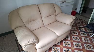 Divano bianco in pelle