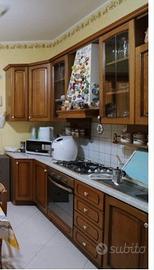 cucina completa di elettrodomestici