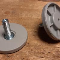 piedini regolabili x mobili