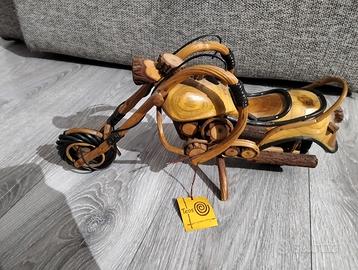 Moto in legno artigianato etnico