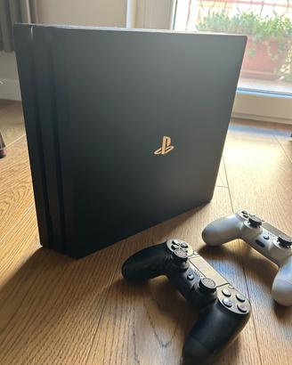 Sony Playstation 4 PRO 1 TB + 2 joypad originali