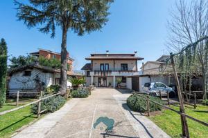 Villa di 300 m² con più di 5 locali e box auto dop